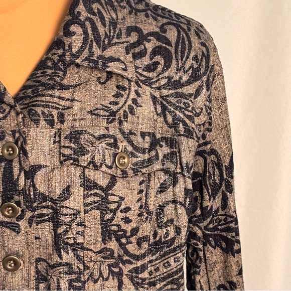 Chicos Silver/Navy Paisley Print Linen Blend Jean Jacket Size 2 - Picture 5 of 7